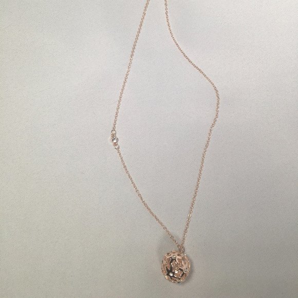 🥳🎉HP🎉🥳Guess Rose Gold Ball Pendant, 24" Chain with Lobster Clasp - Picture 2 of 6